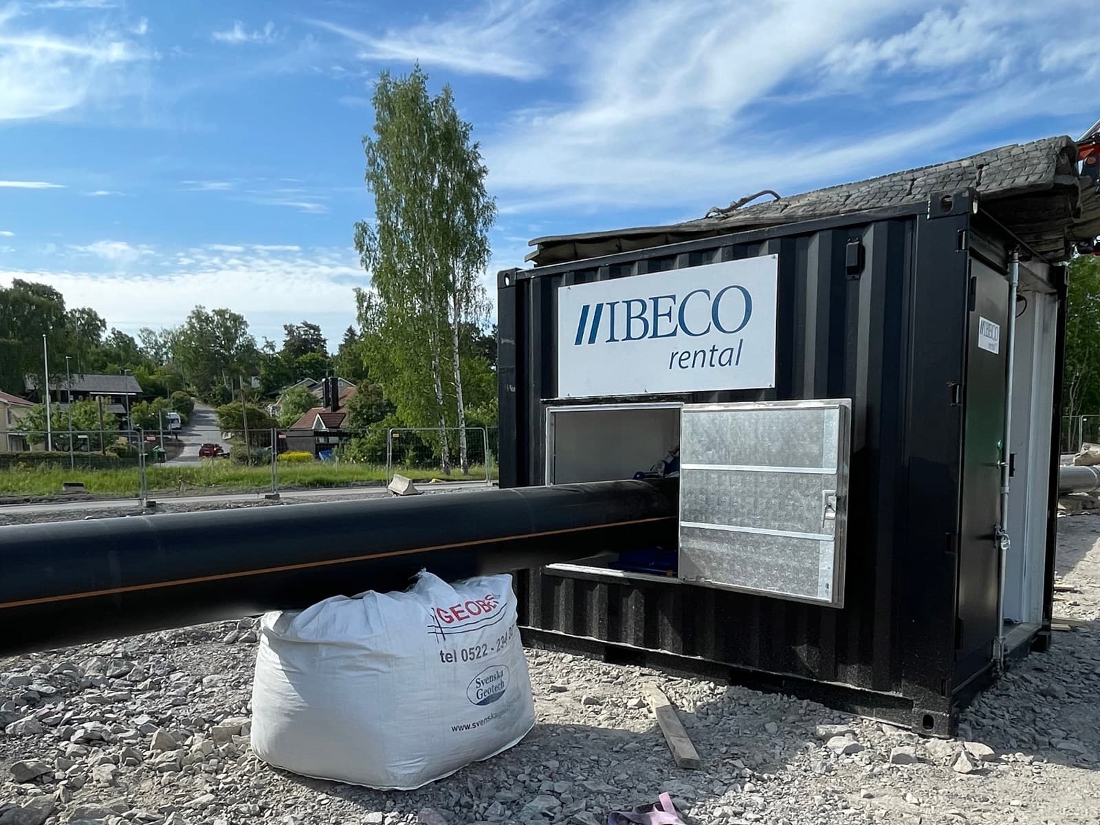Pumpar från IBECO Rental uppställda vid en kanal