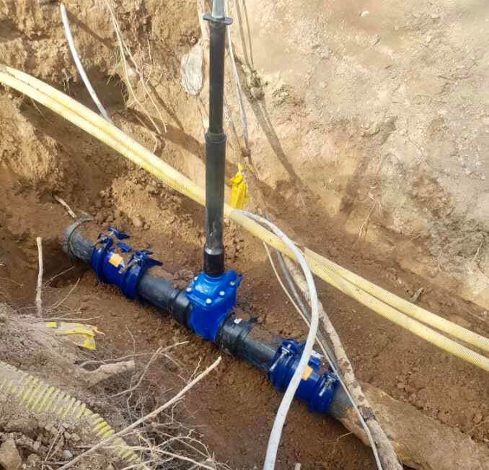 Ventil i produktion, nedsänkt i ett schakt under installation